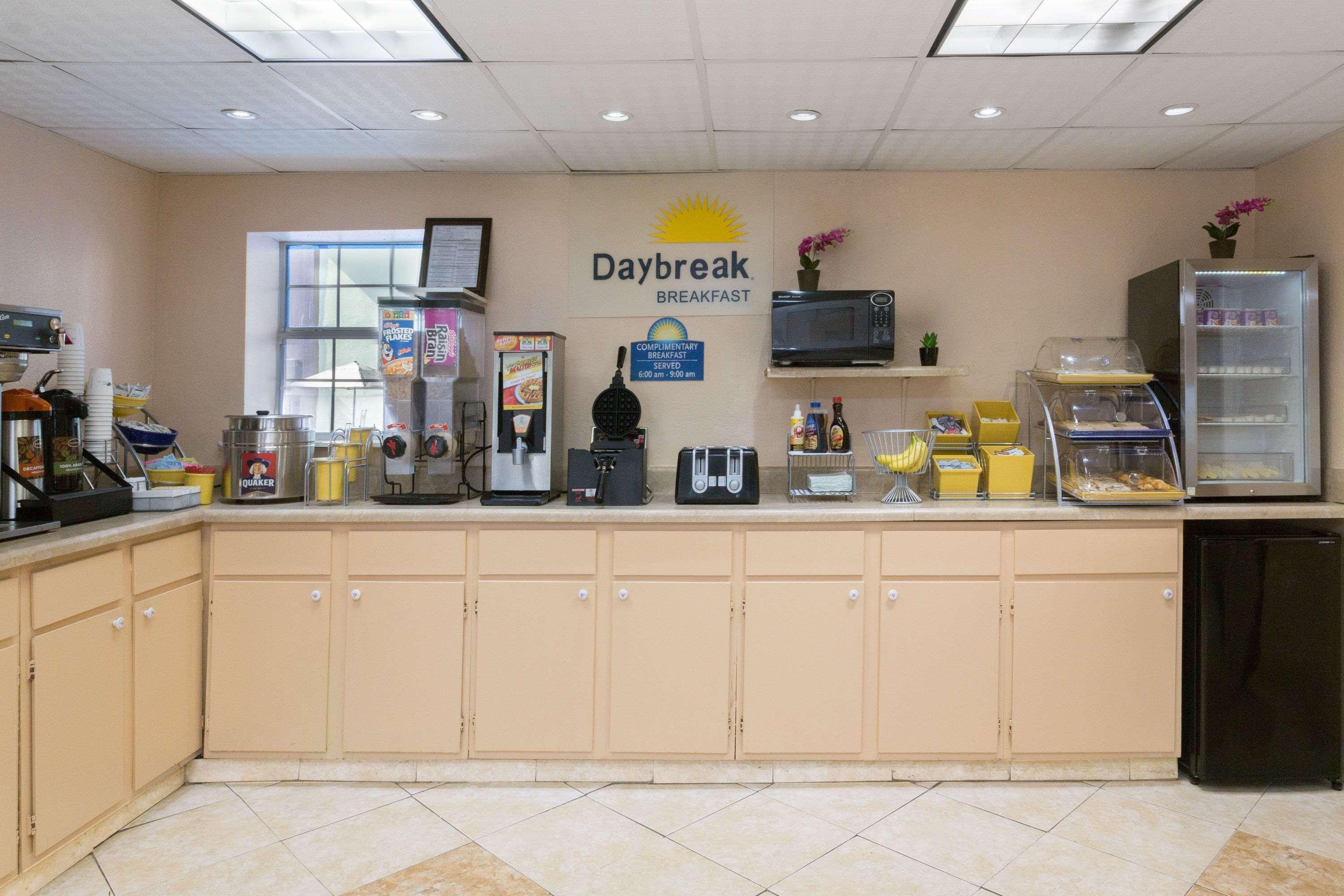 Days Inn By Wyndham Waycross Buitenkant foto