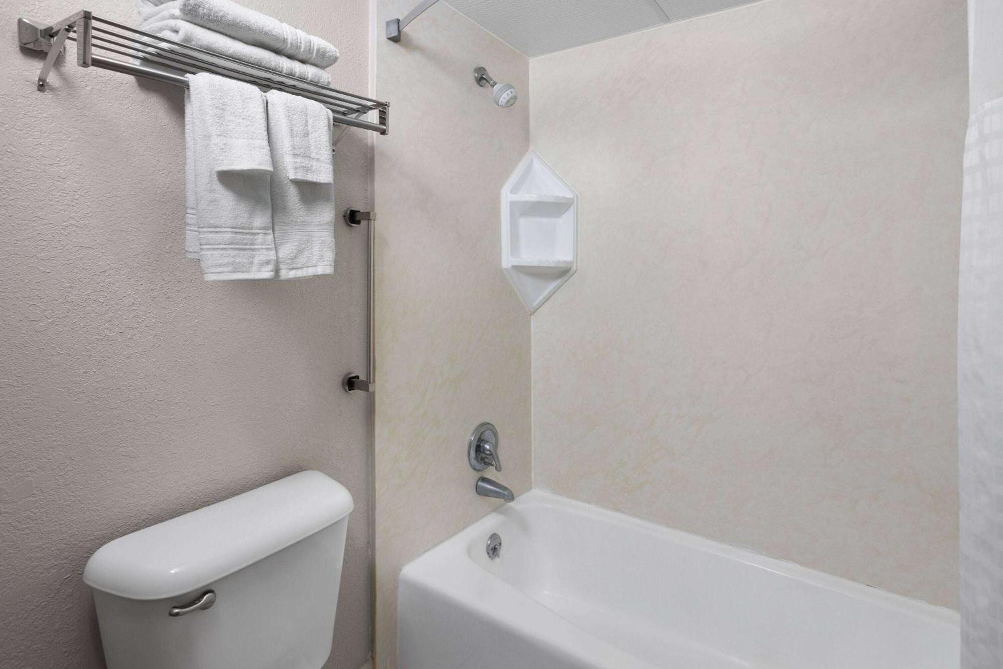 Days Inn By Wyndham Waycross Buitenkant foto