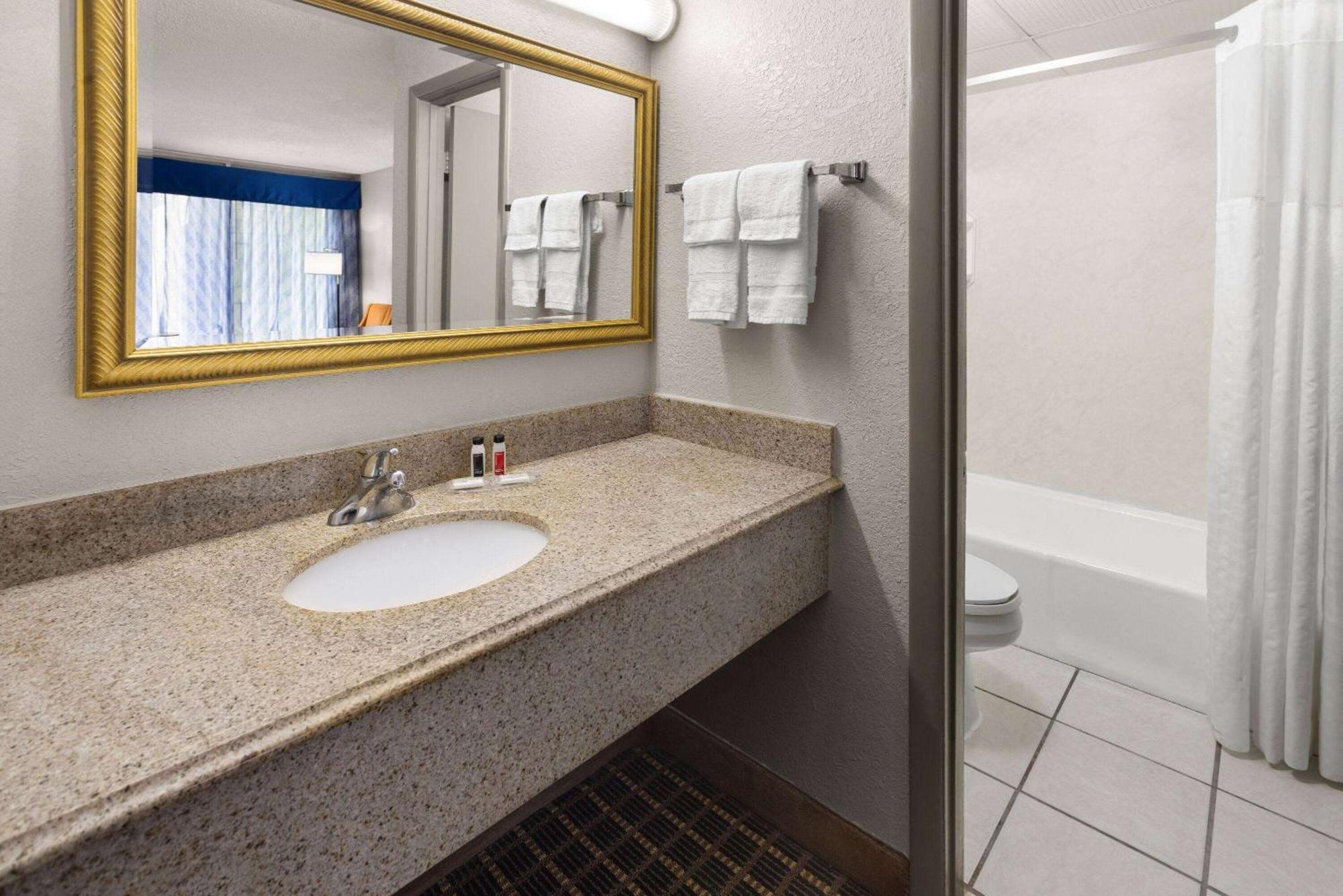 Days Inn By Wyndham Waycross Buitenkant foto