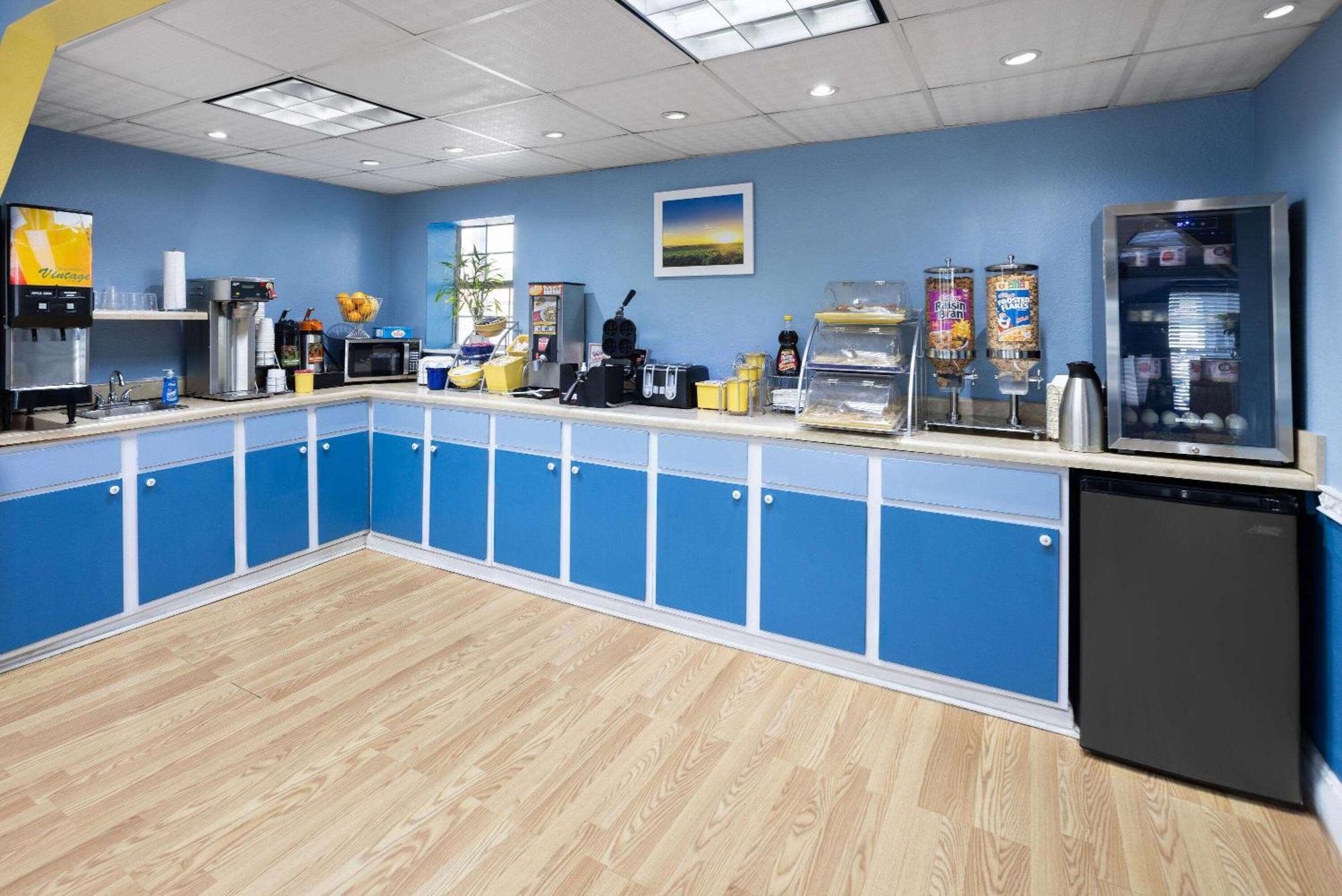 Days Inn By Wyndham Waycross Buitenkant foto