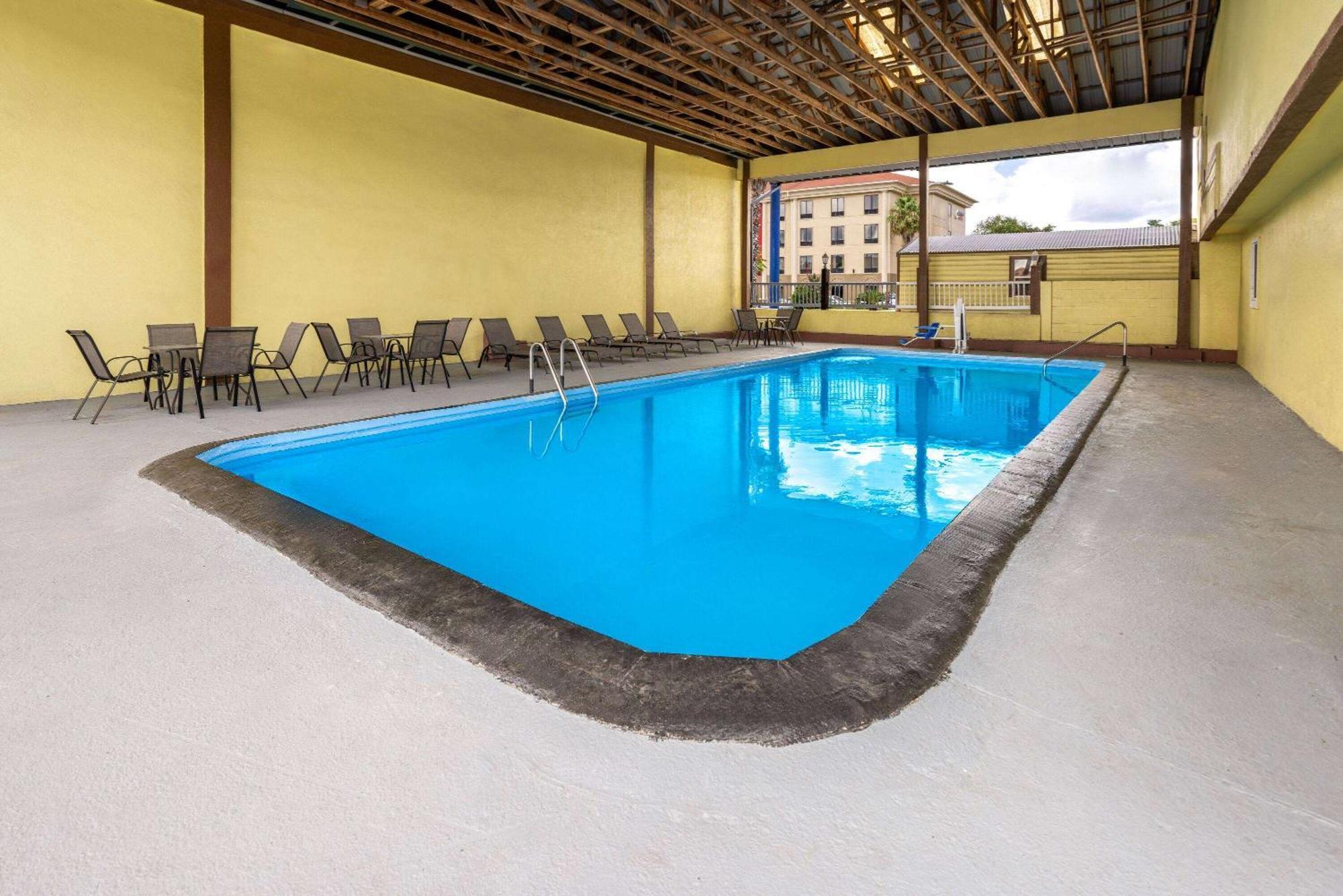 Days Inn By Wyndham Waycross Buitenkant foto