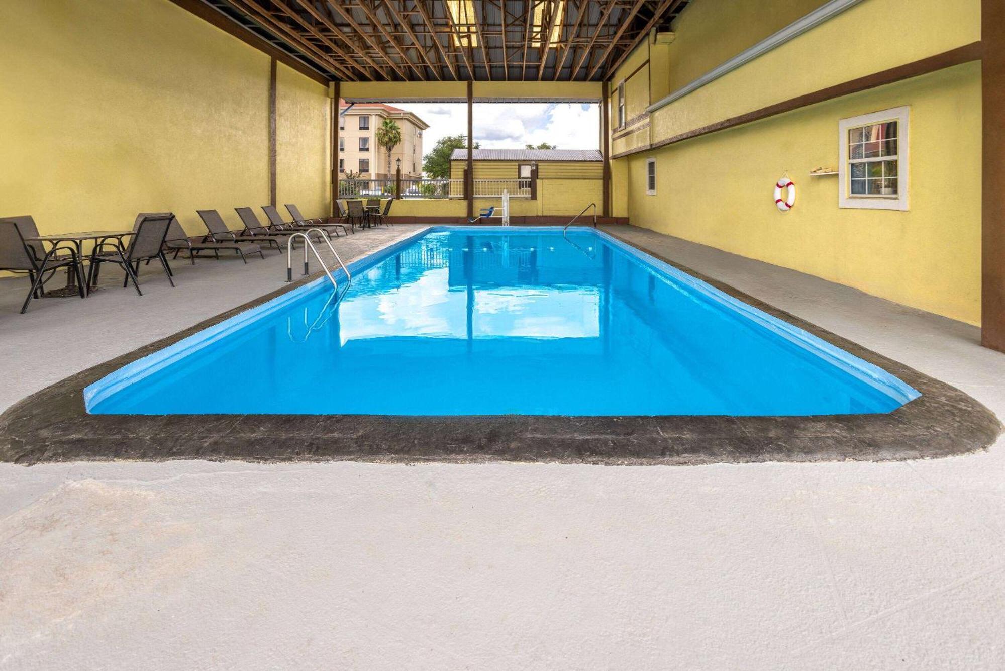 Days Inn By Wyndham Waycross Buitenkant foto