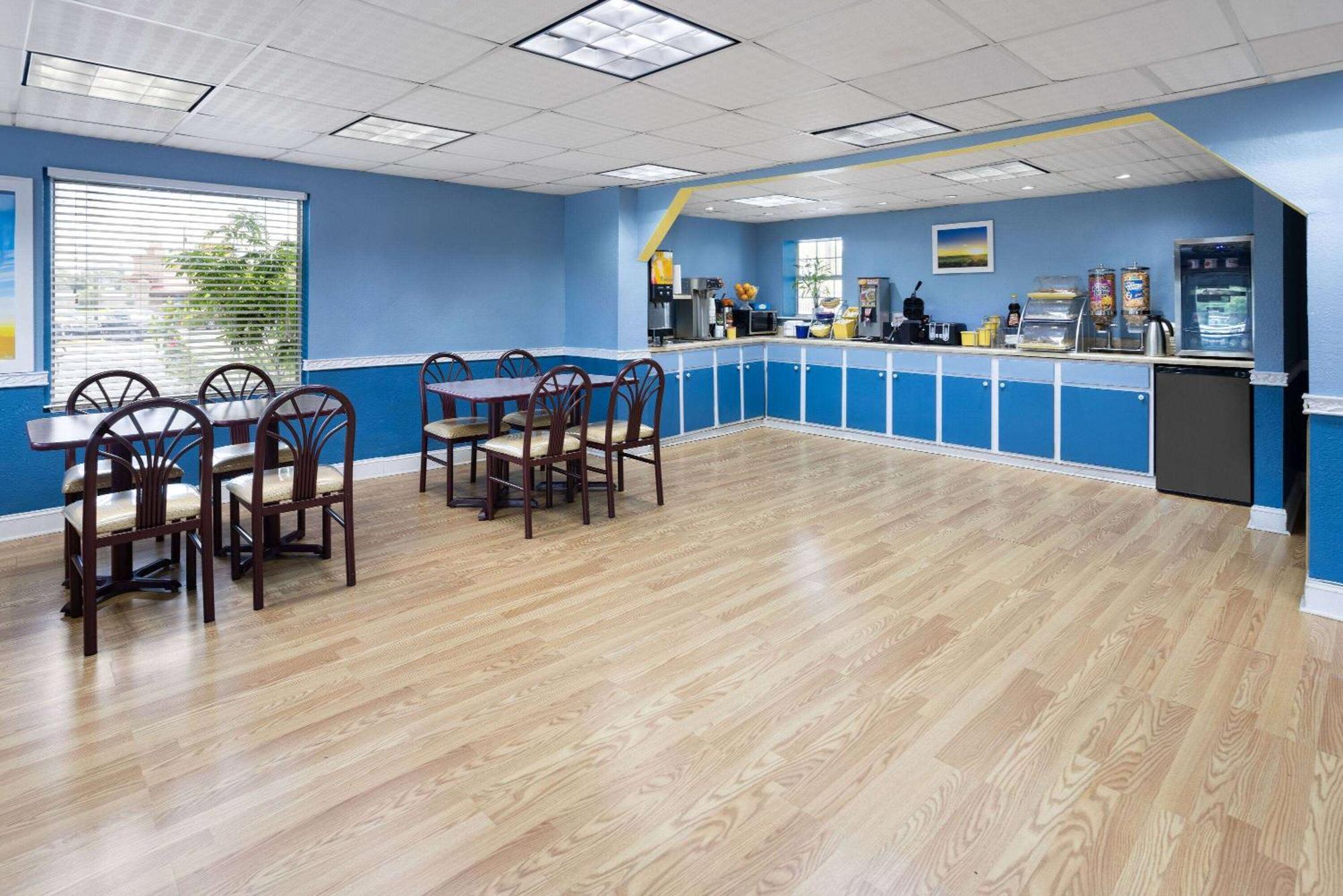 Days Inn By Wyndham Waycross Buitenkant foto